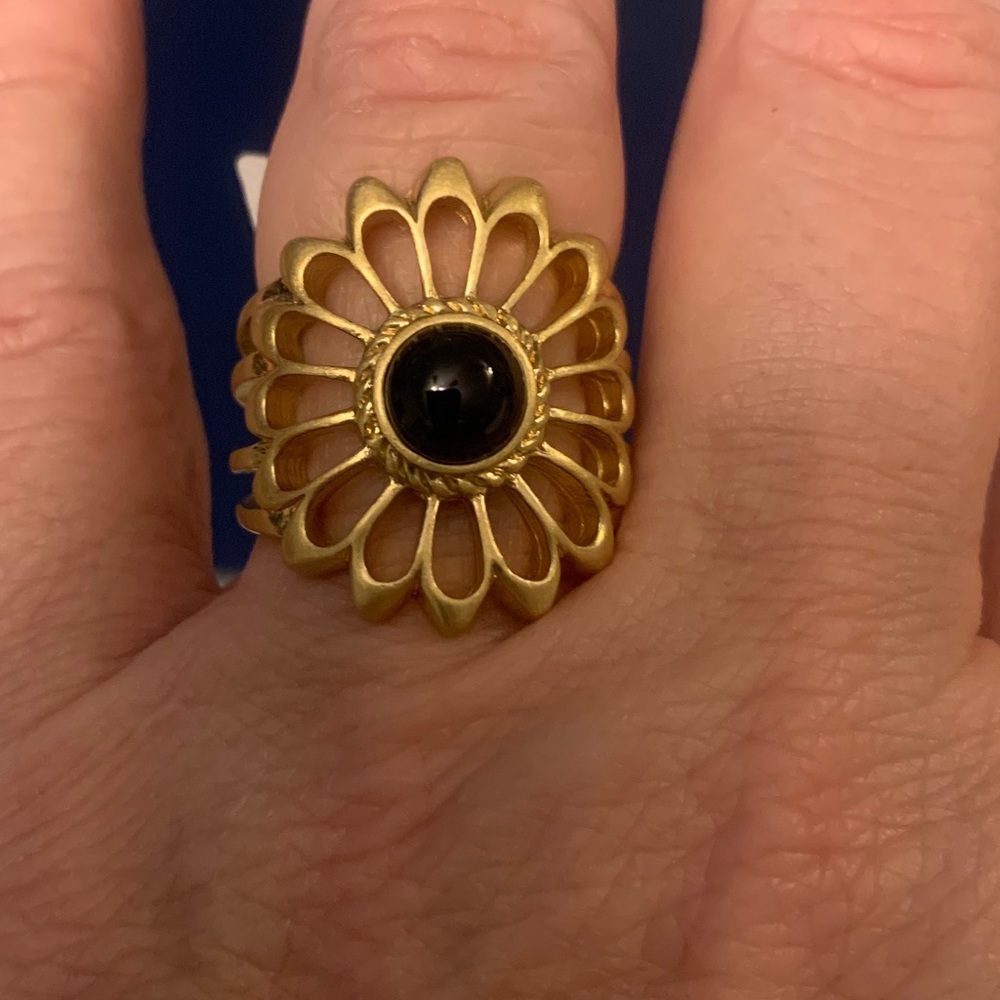 Gold flower ring